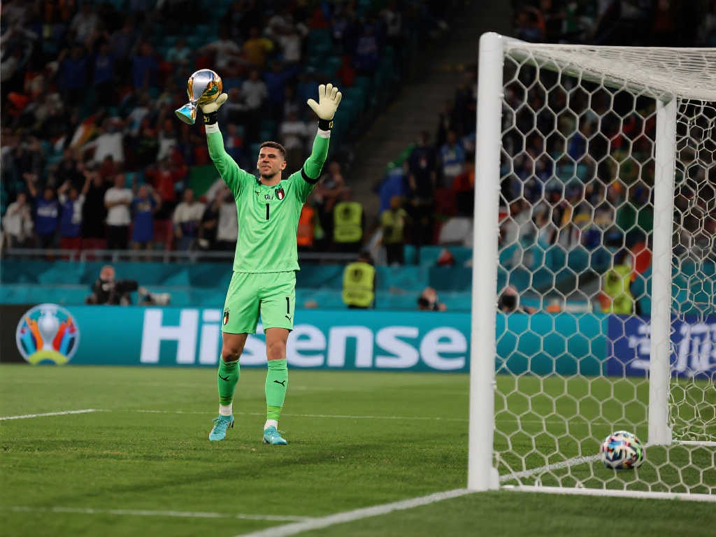 冲刺巅峰！多纳鲁马发布欧冠决赛个人海报：只差一步！